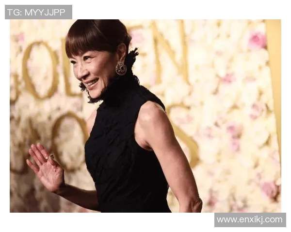 以镜头回顾金球奖舞台这一幕温情瞬间引发全场泪目感动